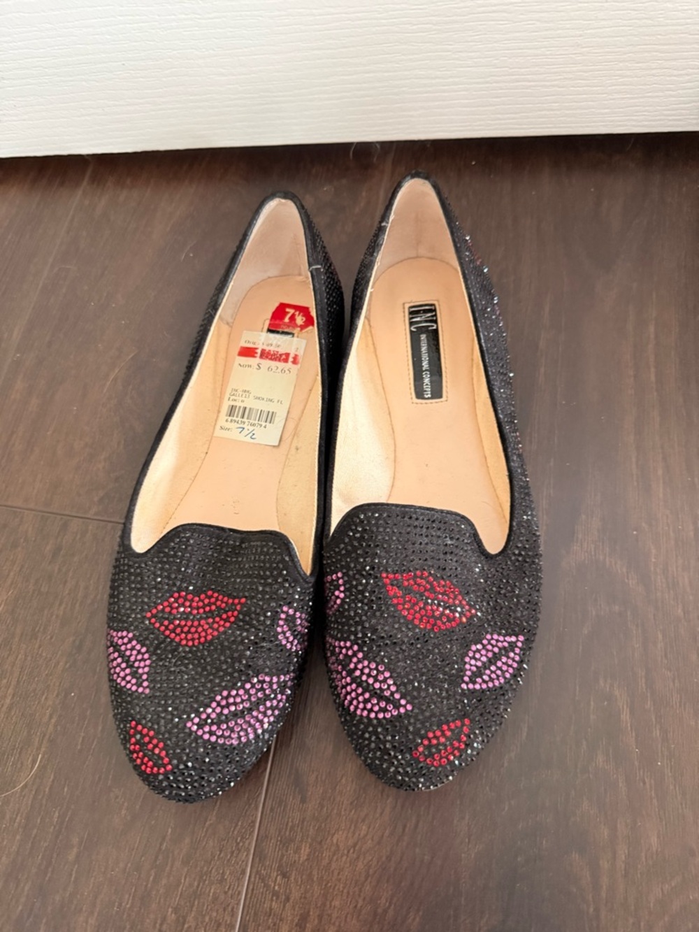 Black Embellished Slip-On Flats with Red & Pink Lip Motif